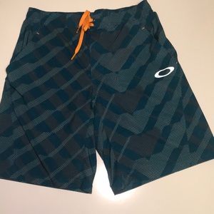 Oakley board shorts teal and yellow Small